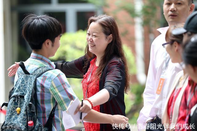 高考妈妈,我把女儿送进入北大的校门!其实是我们在一起努力