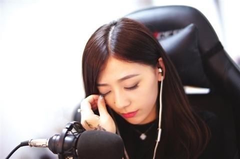 主播行业风光不在,前熊猫女主播下海捞金,光