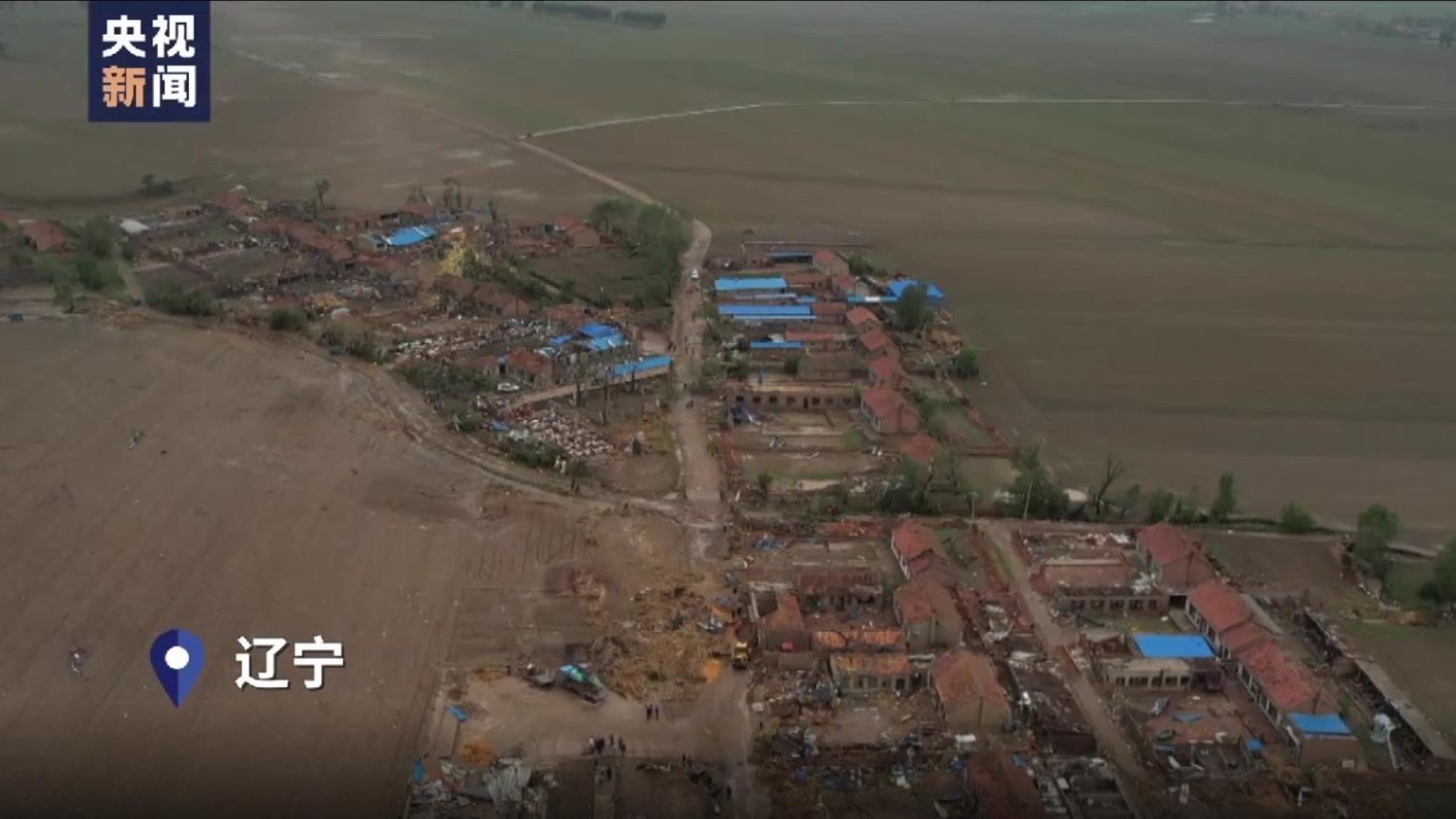 辽宁铁岭开原遭龙卷风袭击,从航拍看重灾区→ 辽宁铁岭开原遭龙卷风袭击,从航拍看重灾区→