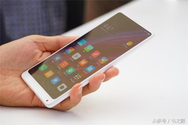 小米高端定位手机,6+128GB降至2599元,与米8