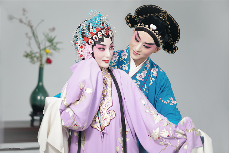 蒋勤勤京剧写真超美腻 唱念做打身姿撩人