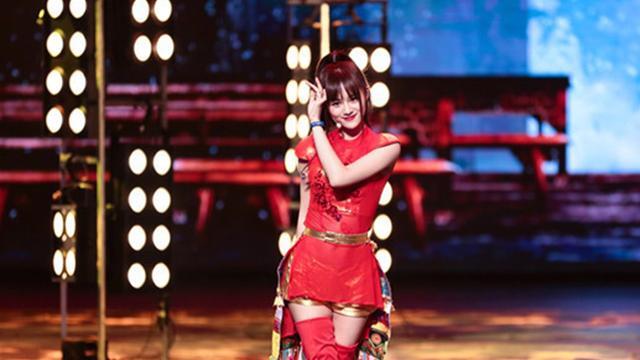 “红衣女侠”安悦溪一曲双风格 “红衣女侠”安悦溪一曲双风格