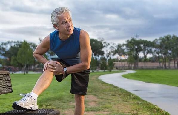 妙用啤酒瓶,居然能治颈椎病,身边人都在推荐,用