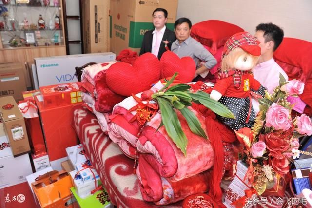 男方只给两万彩礼,婆婆却要求女方给十几万嫁