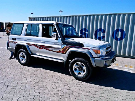 手动挡丰田酷路泽LC76中东版现车价格 手动挡丰田酷路泽LC76中东版现车价格