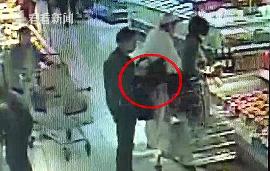 窃贼偷包后对包 窃贼偷包后对包