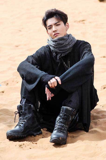 吴亦凡七十二层奇楼探秘 "忽悠"不停承包笑点