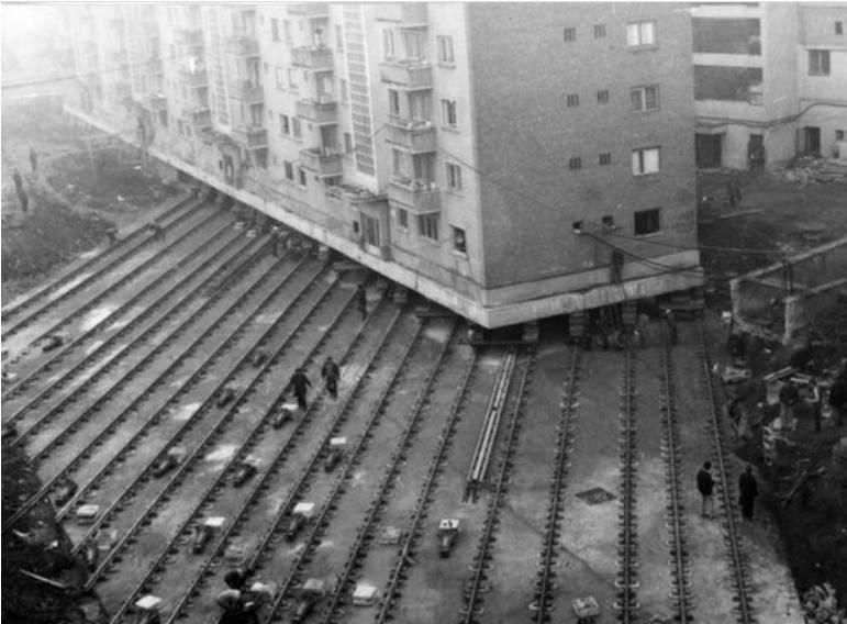 罕见历史老照片:第一张李小龙自创练腹肌方法