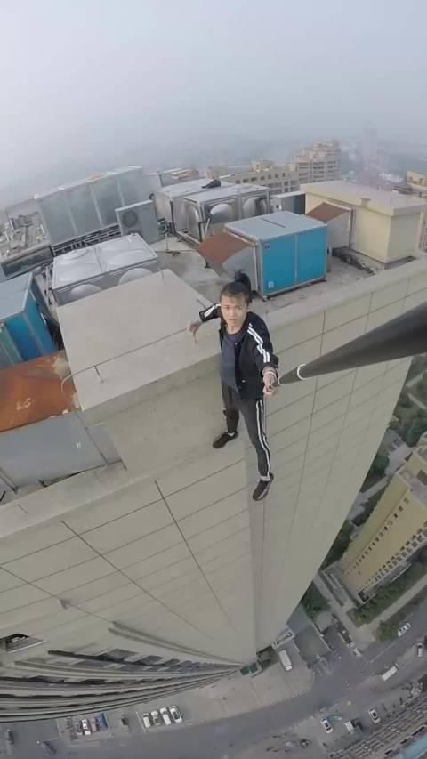 极限挑战第一人咏宁身亡!攀爬时体力不支从10