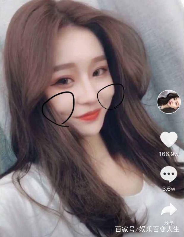 抖音网红温婉微博开直播,忘开美颜,素颜简直吓