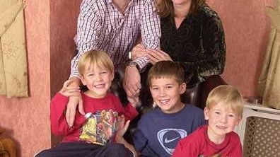 妻子与情人生三子 富翁丈夫20年后才知自己