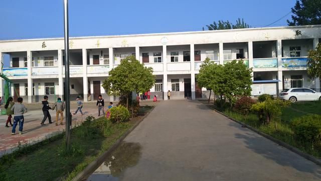 农村学校的办学条件越来越好,为什么缺教师的