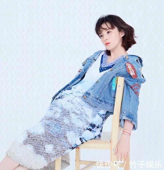 42岁蒋勤勤挺孕肚优雅出镜,短发搭配刘海,清新