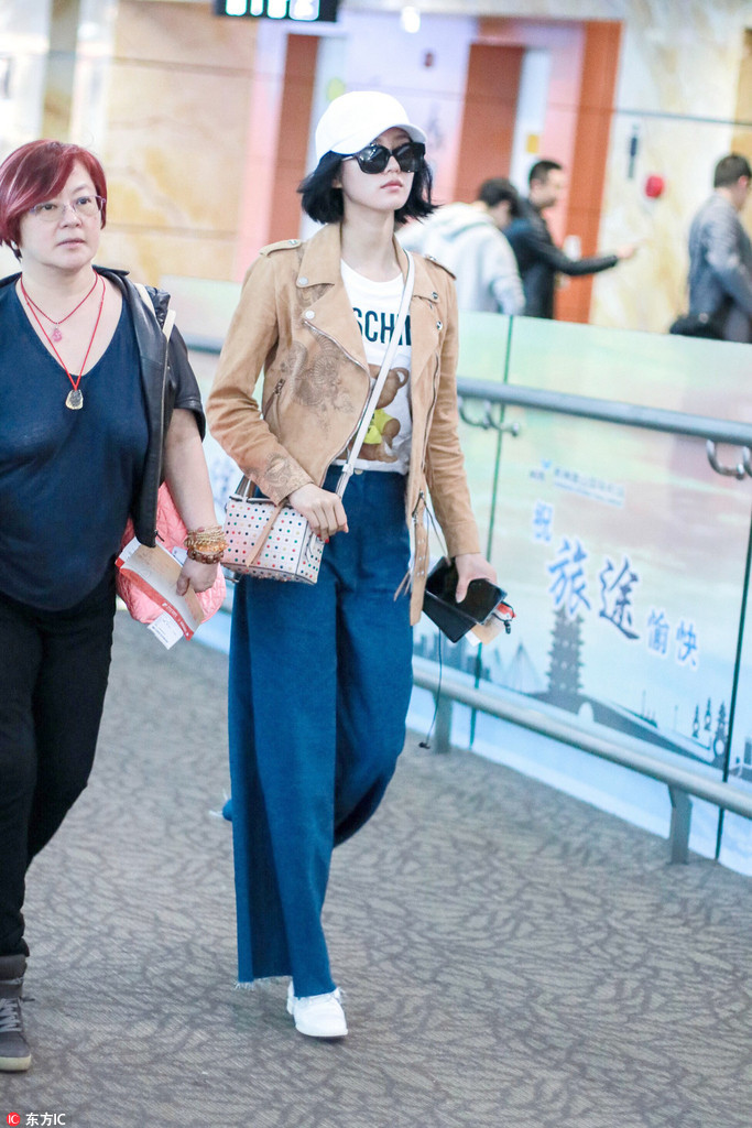 刘诗诗阔腿裤帅气潇洒 白色乐福鞋清新可爱 刘诗诗阔腿裤帅气潇洒 白色乐福鞋清新可爱