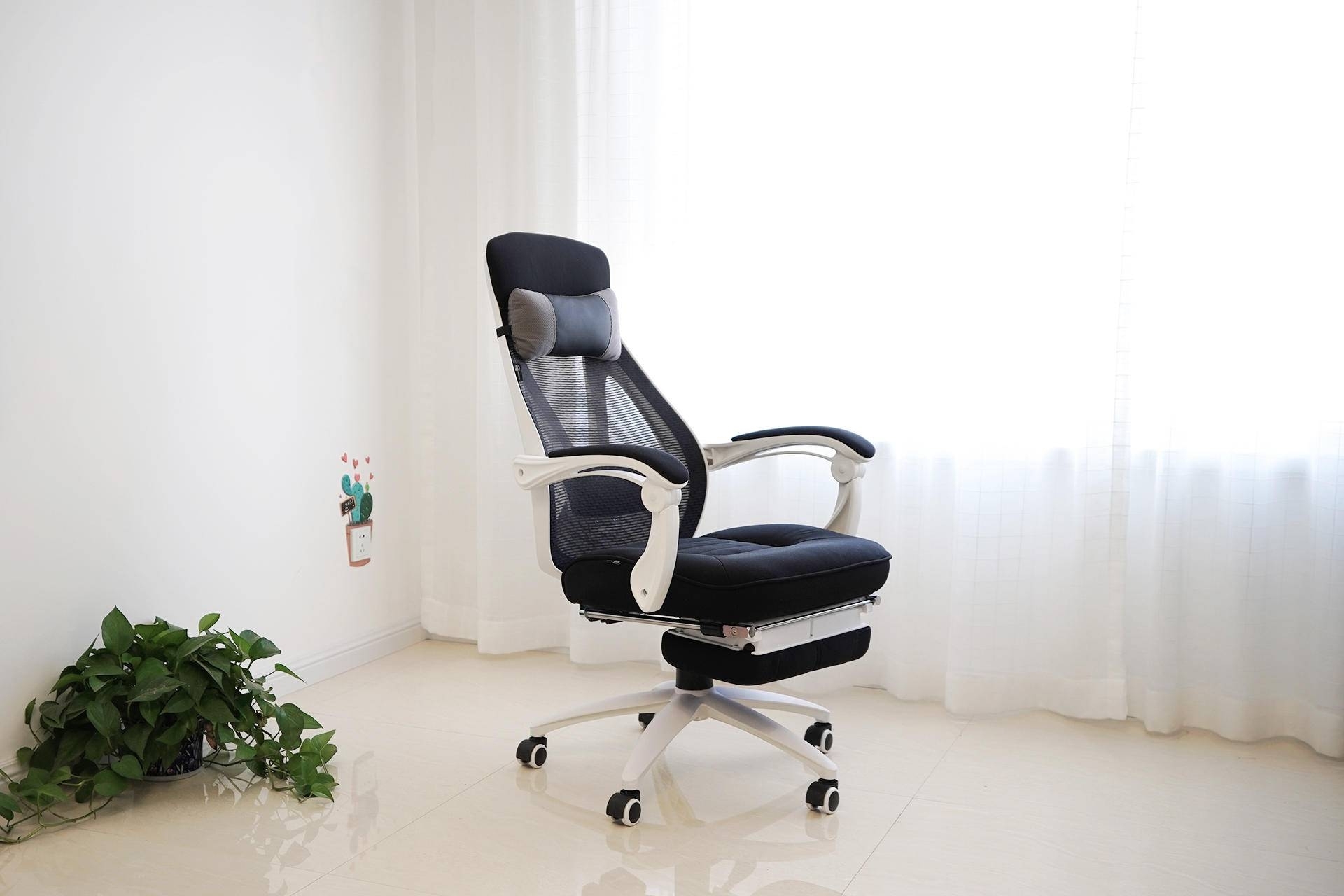 国庆十一哪都不去,黑白调电脑椅让你坐在家里