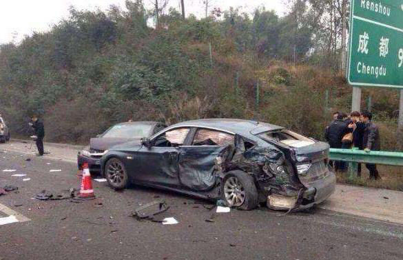 在高速上追尾前车,对方没停车直接走了,还需要