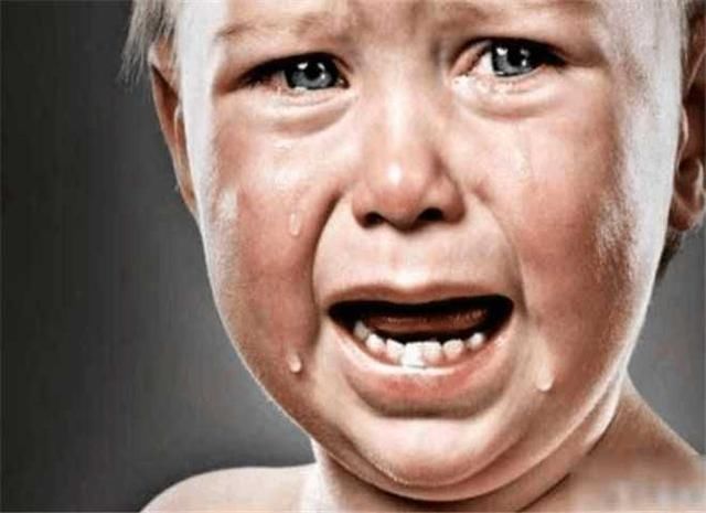 男子遭家暴无奈报警,妻子一喝酒就打他,网友:不