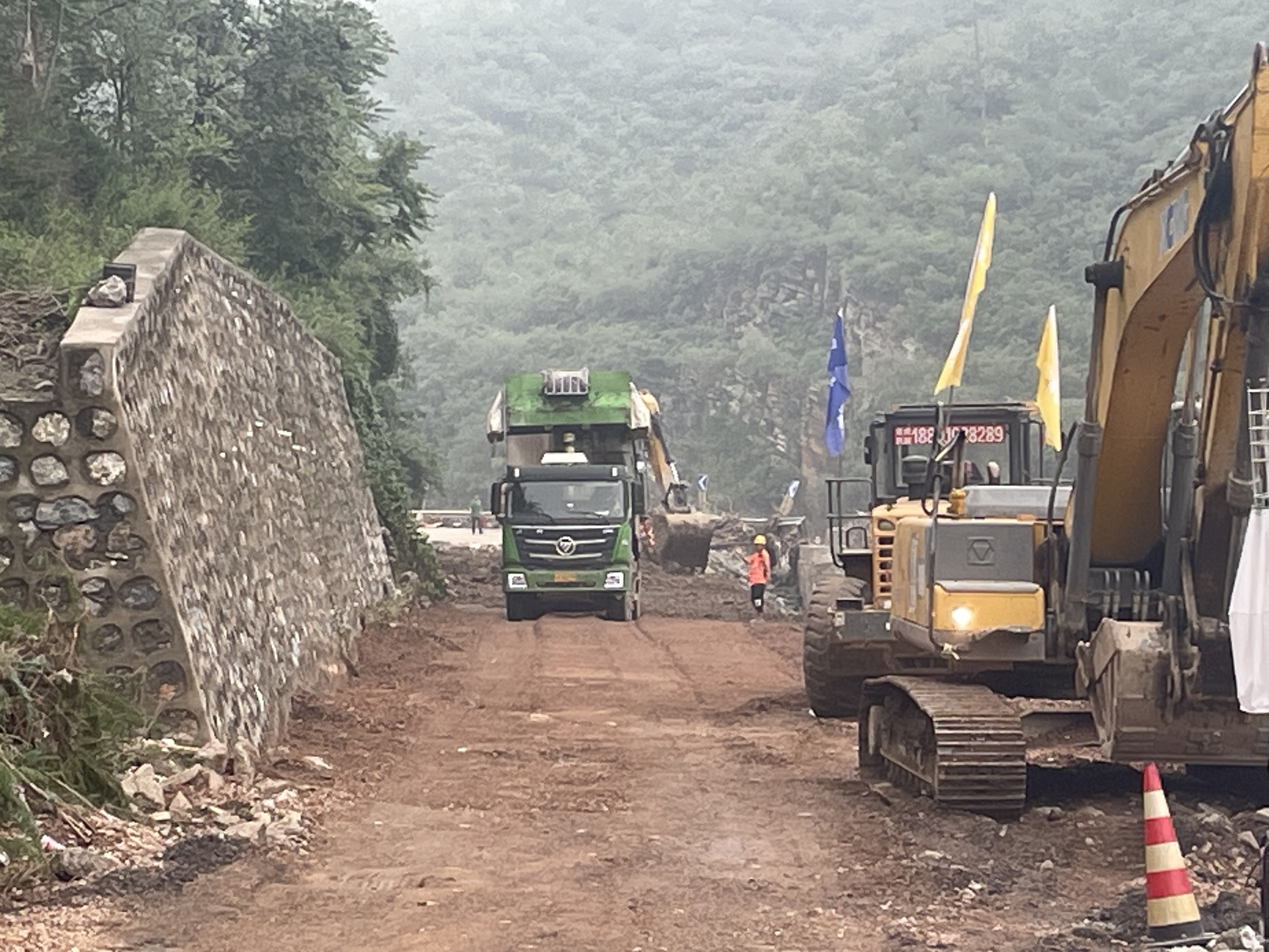 门头沟区全力抢修109国道和鲁坨路 门头沟区全力抢修109国道和鲁坨路