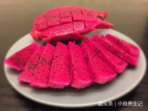 红心火龙果是排毒护胃的能手,还可以美白减肥