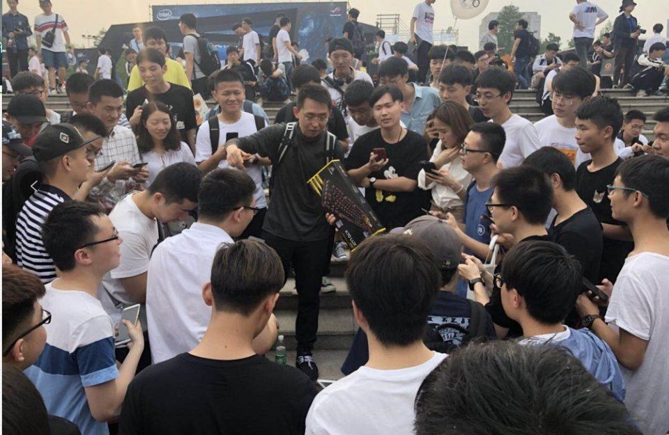 那岩在武汉干了什么?三年前