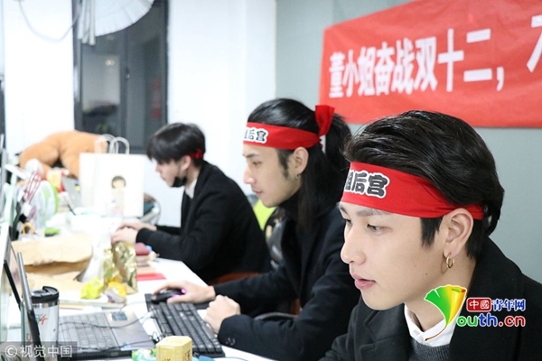 95后男陪聊师月入上万 每天 95后男陪聊师月入上万 每天