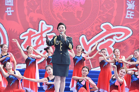 庆祝宁夏回族自治区成立60周年 歌唱家李丹阳献唱 庆祝宁夏回族自治区成立60周年 歌唱家李丹阳献唱