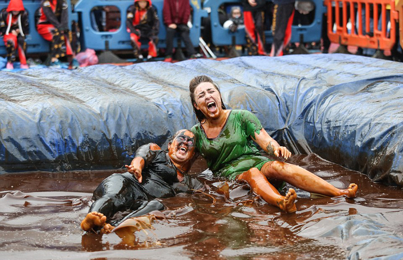 所有摔跤运动员都会得到赞助，同 时，他们会竭力为东兰开夏郡救济院和其他慈善机构筹集急需的资金。