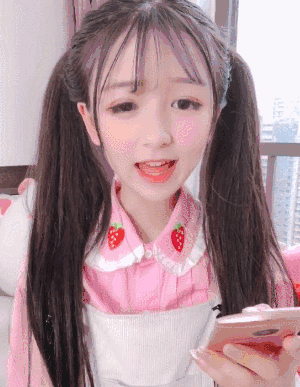 猪鼻蛇,毒牙长在口腔靠里的位置,咬人的时候无法使用毒牙,所以伤害不