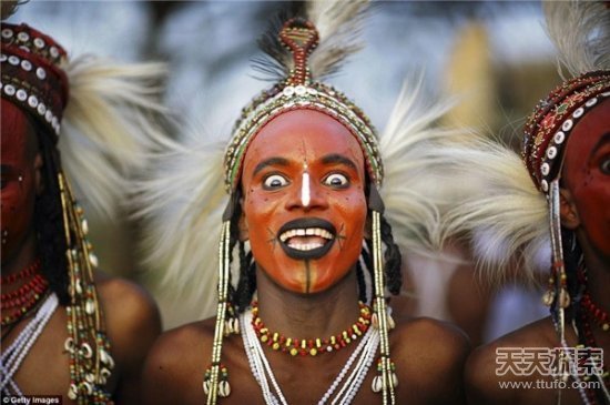 非洲偷妻节：女子随意挑夫 有人偷到30个妻子