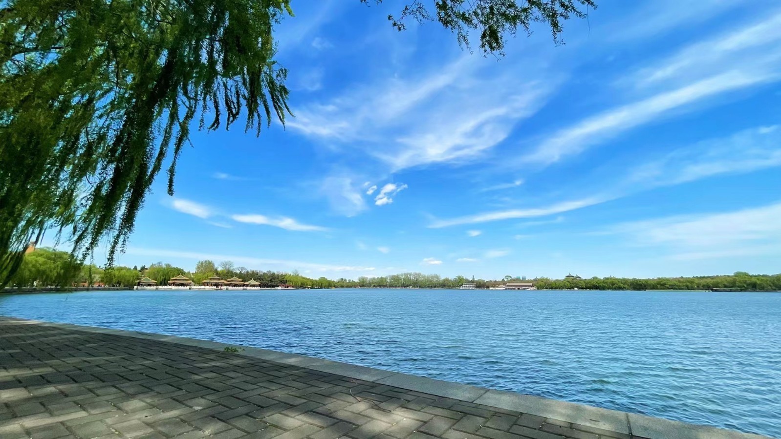 今天白天晴转多云 阵风五级 最高气温27℃ 今天白天晴转多云 阵风五级 最高气温27℃