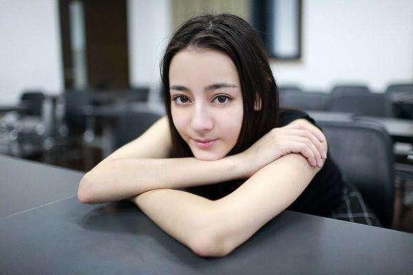 杨幂的脚、杨颖的脚、赵丽颖的脚,各有秋千,杨