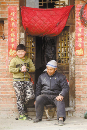 杨光亮兄弟二人 采访动机 父母都不在的杨氏兄弟二人和他们的二爷爷