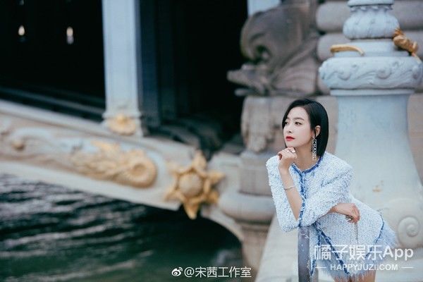 香奈儿秀场上不单看模特,她们的妆容也是看点