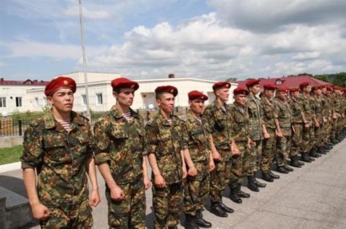 俄军特种兵选拔赛太残酷 士兵为争贝雷帽被打断肋骨 俄军特种兵选拔赛太残酷 士兵为争贝雷帽被打断肋骨