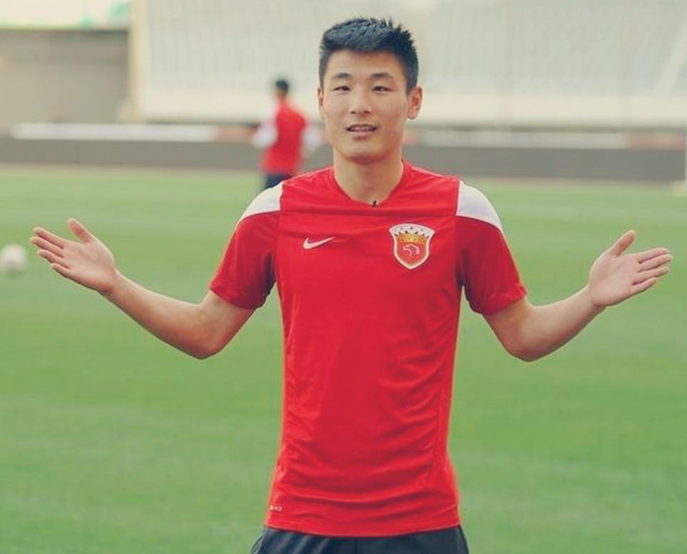 武磊累计4张黄牌停赛,为什么有人说他洗牌?上