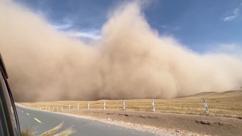 甘肃省河西走廊地区:多地出现沙尘暴天气 甘肃省河西走廊地区:多地出现沙尘暴天气