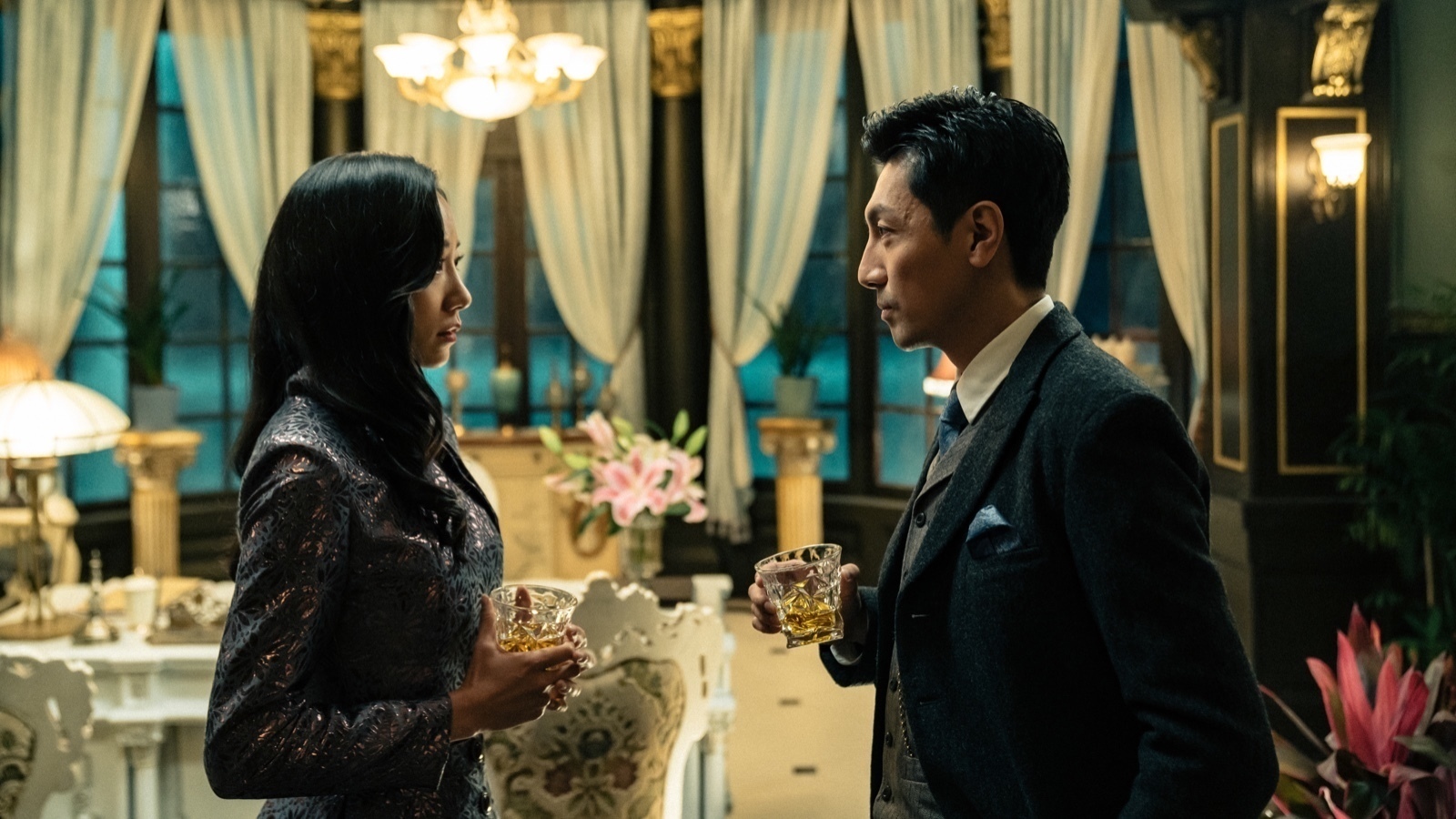 《前行者》开播—身处乱世 各司其职