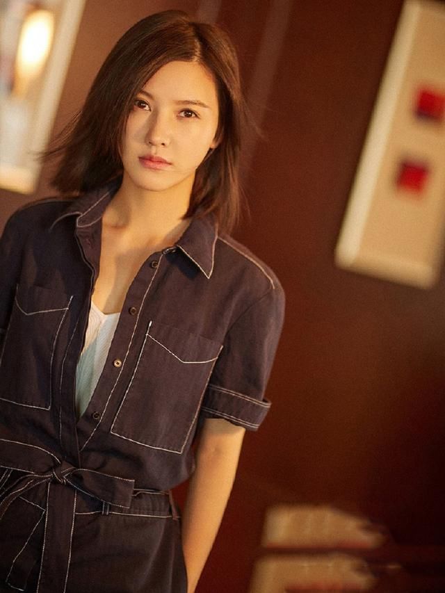 165cm杨子姗与169cm沈梦辰,同穿工装裤,气场