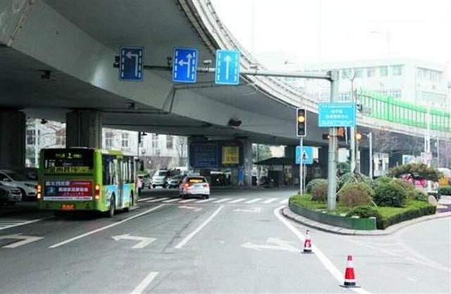 红绿灯路口,这3种右转弯会扣分+罚款!