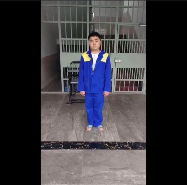 男子嚣张辱骂交警被拘,前后形象对比令人捧腹