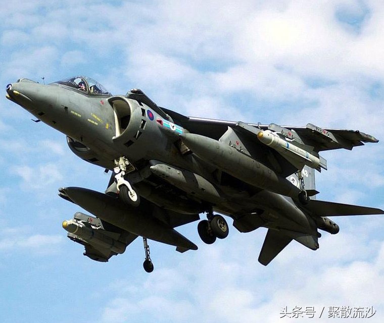 印度一位飞行员,摔了3架战机自己毫发无损,共