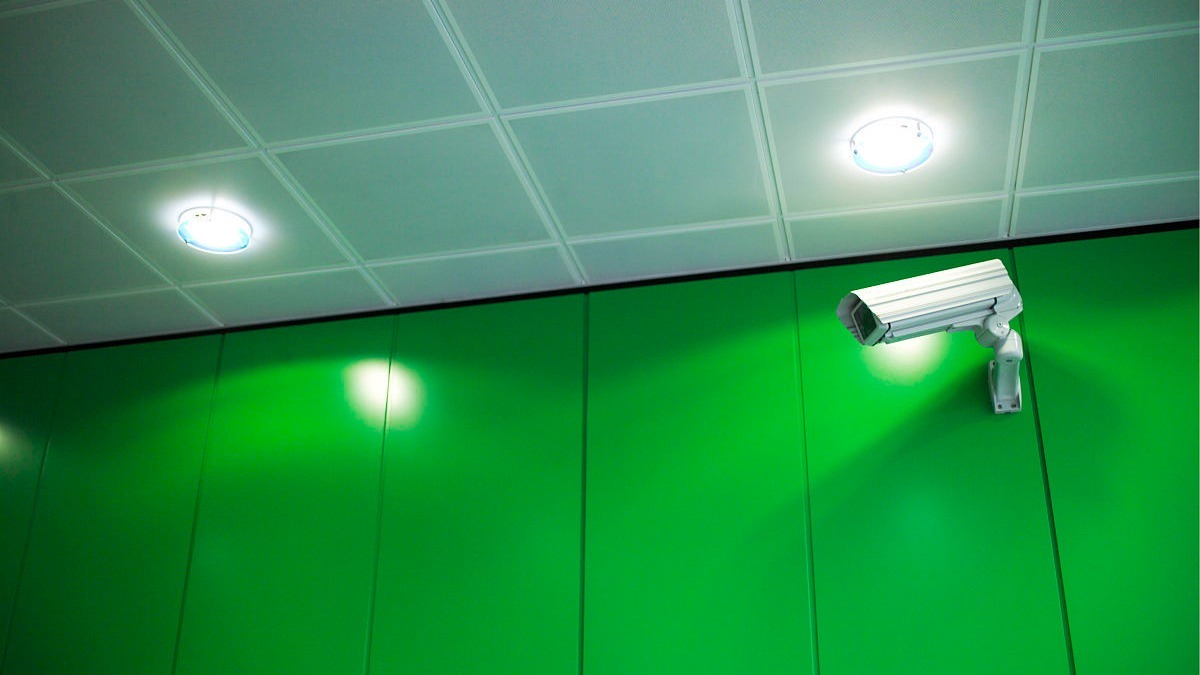 为防学生和老师抽烟,这家教培机构在公厕干了这事 为防学生和老师抽烟,这家教培机构在公厕干了这事