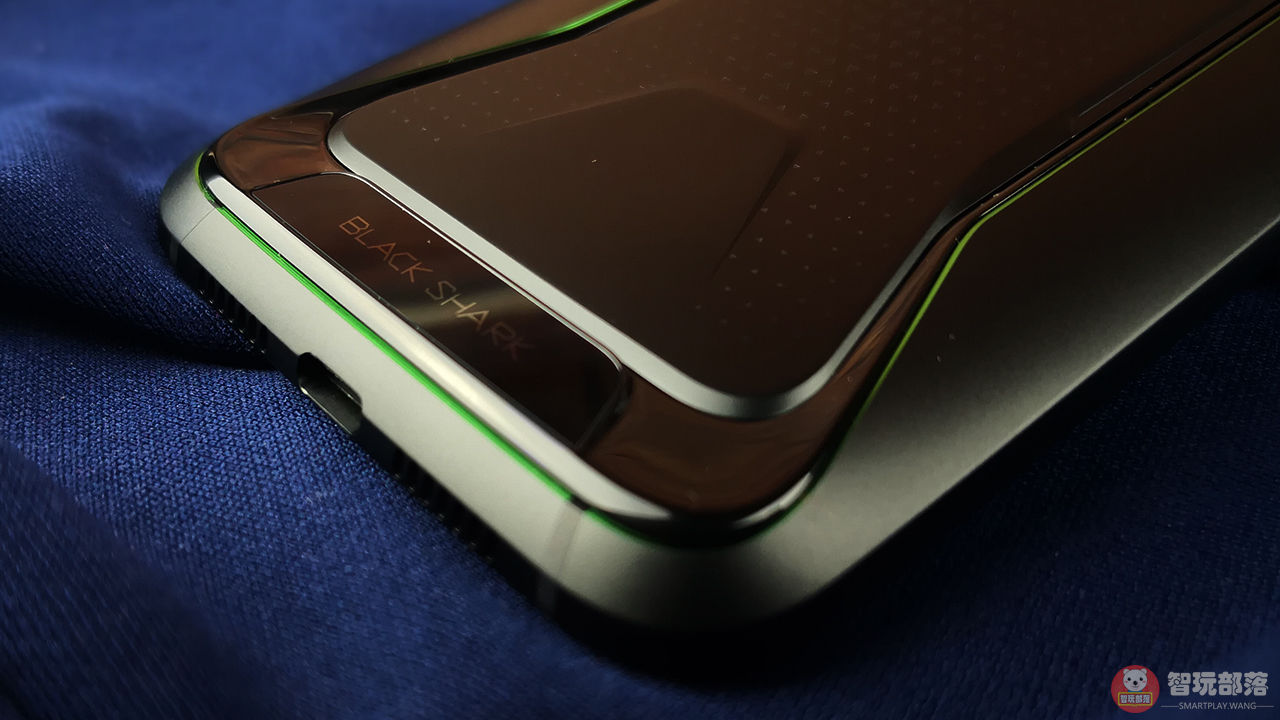 黑鲨游戏手机图赏:性能赶超小米MIX2S,外观堪