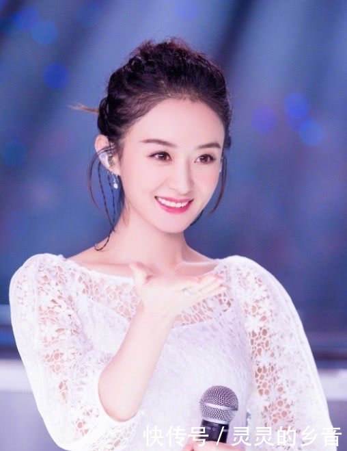 赵丽颖穿平底鞋也能自带气场脱下高跟鞋,照样