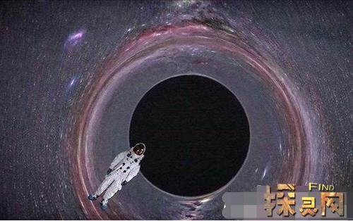霍金悖论揭露黑洞里时间是静止的,坠入其中就