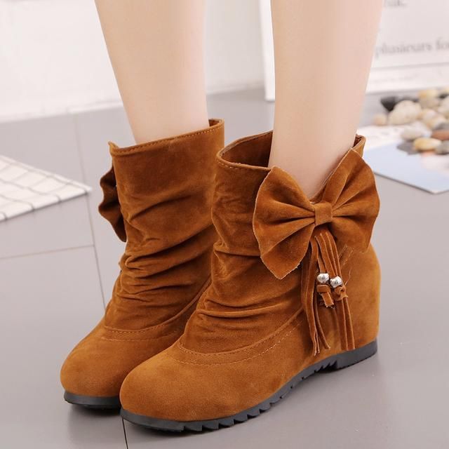 看女人,先看鞋,今年流行这10款绒面磨砂女靴,让