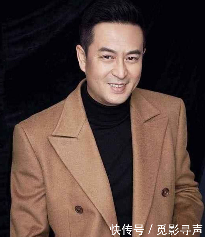 张嘉译老了,靳东老了,吴秀波老了,唯独50岁的他