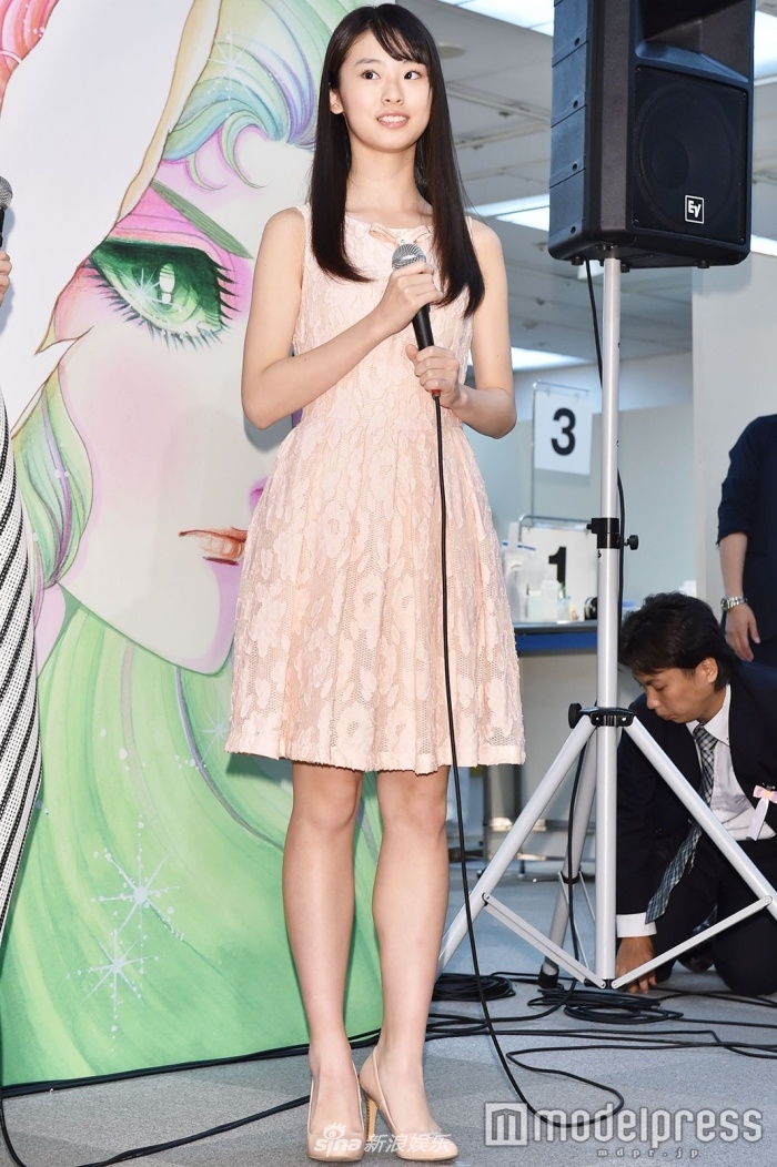 井本彩花身材高挑.