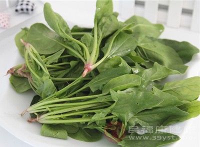 每到40岁头发就白了 是什么原因造成的