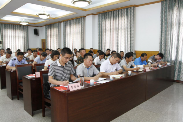 全区打赢脱贫攻坚战三年行动部署会暨扶贫开发